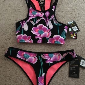 *NWT* BODY GLOVE Tropical Patterned Bikini Bundle